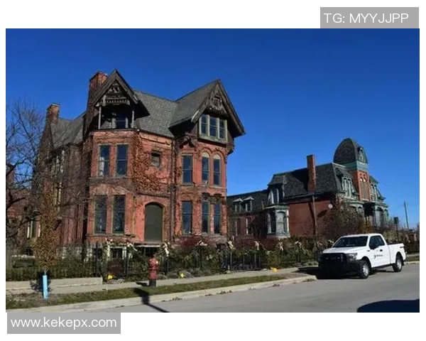 底特律城与流市的对比分析探讨城市发展与衰退的深层原因